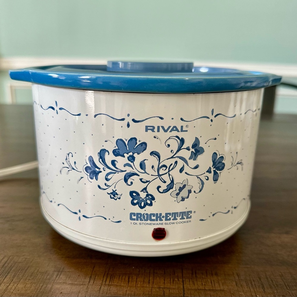 Rival Crock-Ette 1 Qt Stoneware Slow Cooker Blue Floral Vintage Model 3205 White